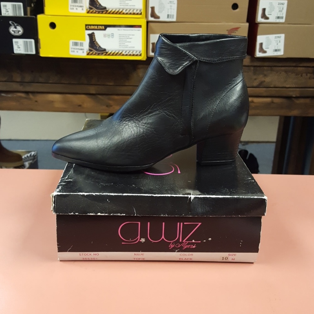 Blk demi boot leather upper